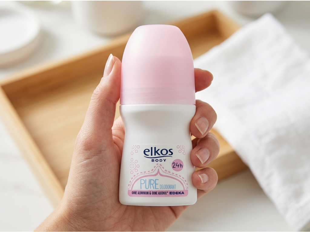 Elkos PURE Roll-on kuličkový deodorant v ruce