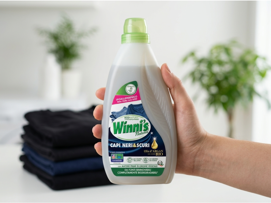 Winni's prací gel na černé prádlo Neri & Scuri 15 dávek 750 ml - balení v ruce