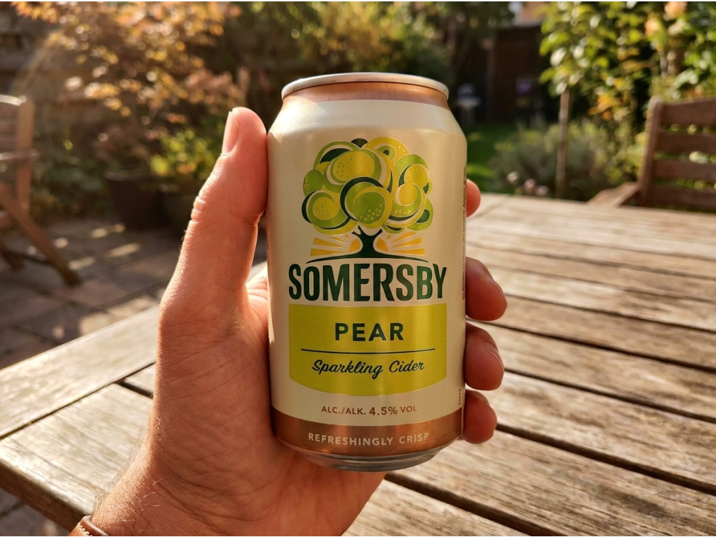 Somersby Pear plechovka v ruce