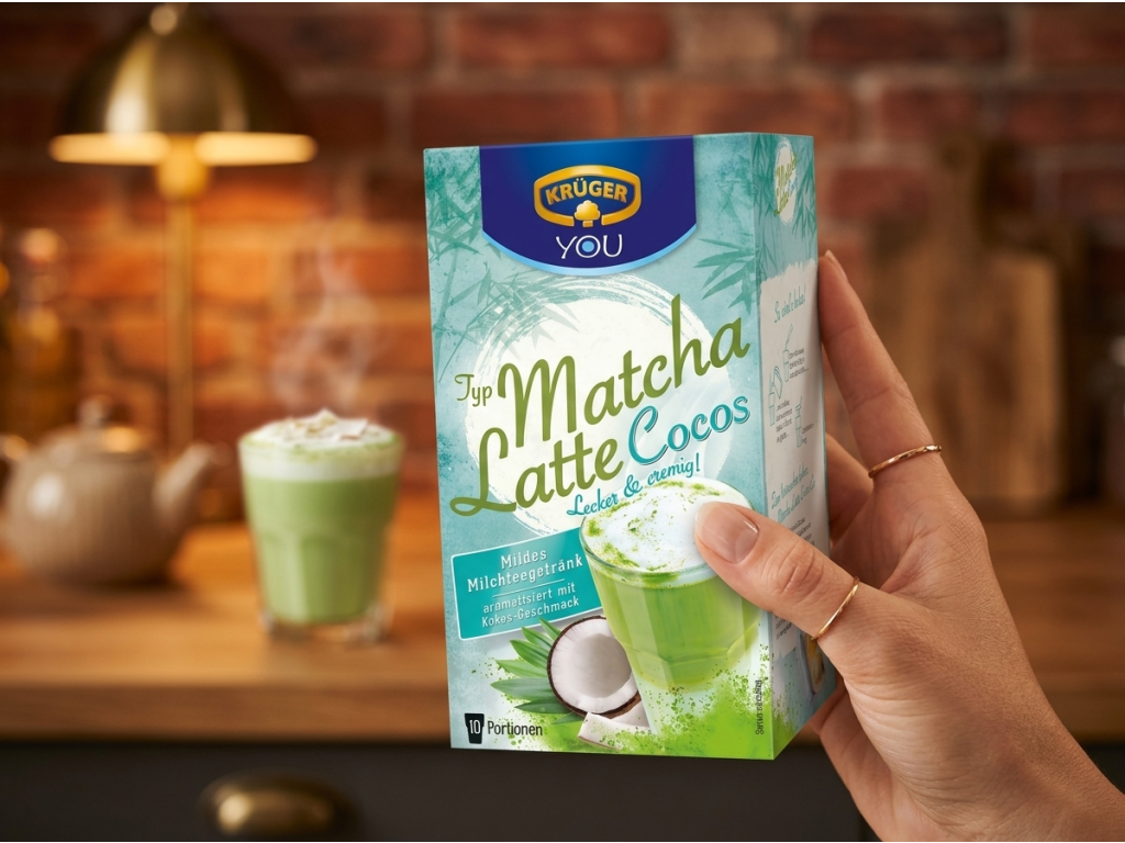 Krüger YOU Matcha Latte Kokos držené v ruce