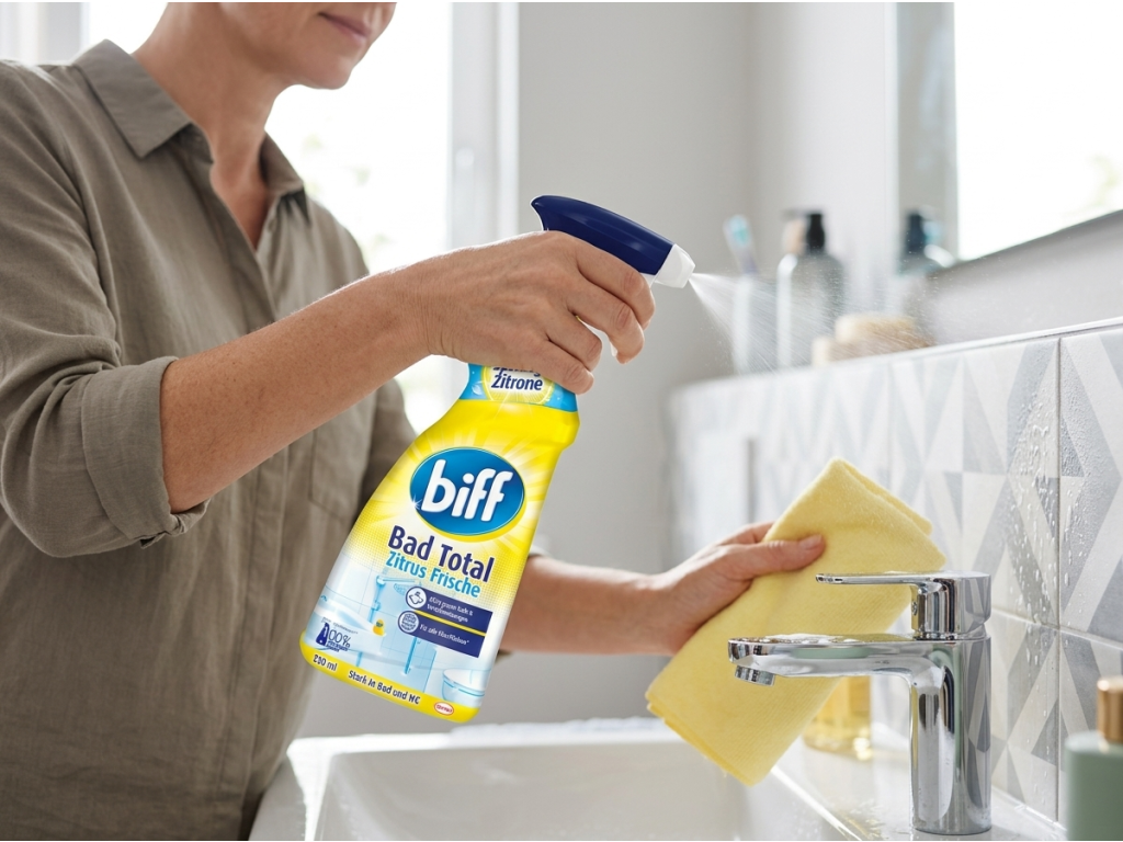 Biff čistič koupelen 750 ml při čištění koupelny