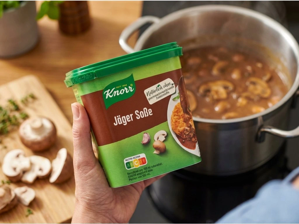 Knorr Jäger omáčka v ruce