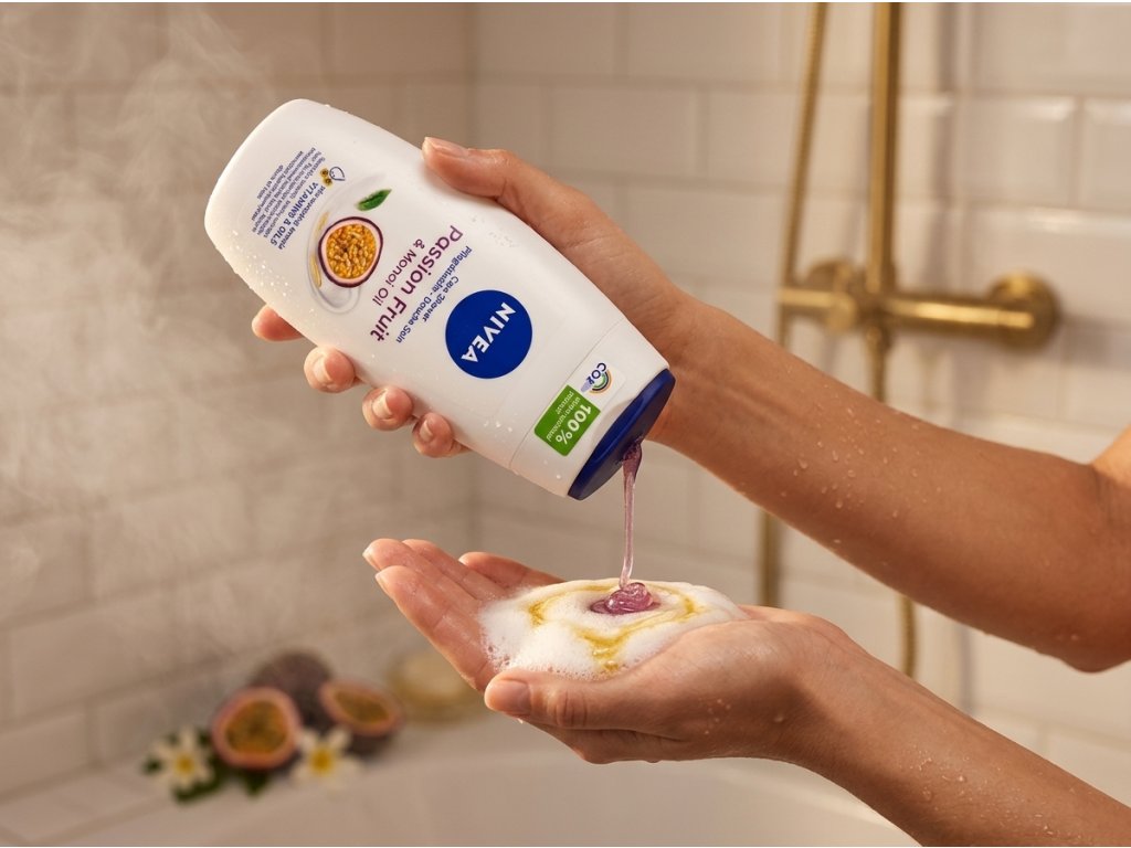 Nivea Passion Fruit Monoi Oil sprchový gel v použití ve sprše