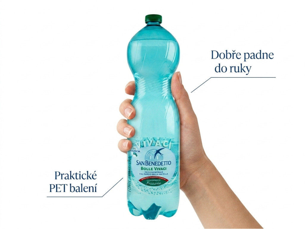 San Benedetto jemně perlivá oligominerální voda 1,5 l - detail v ruce