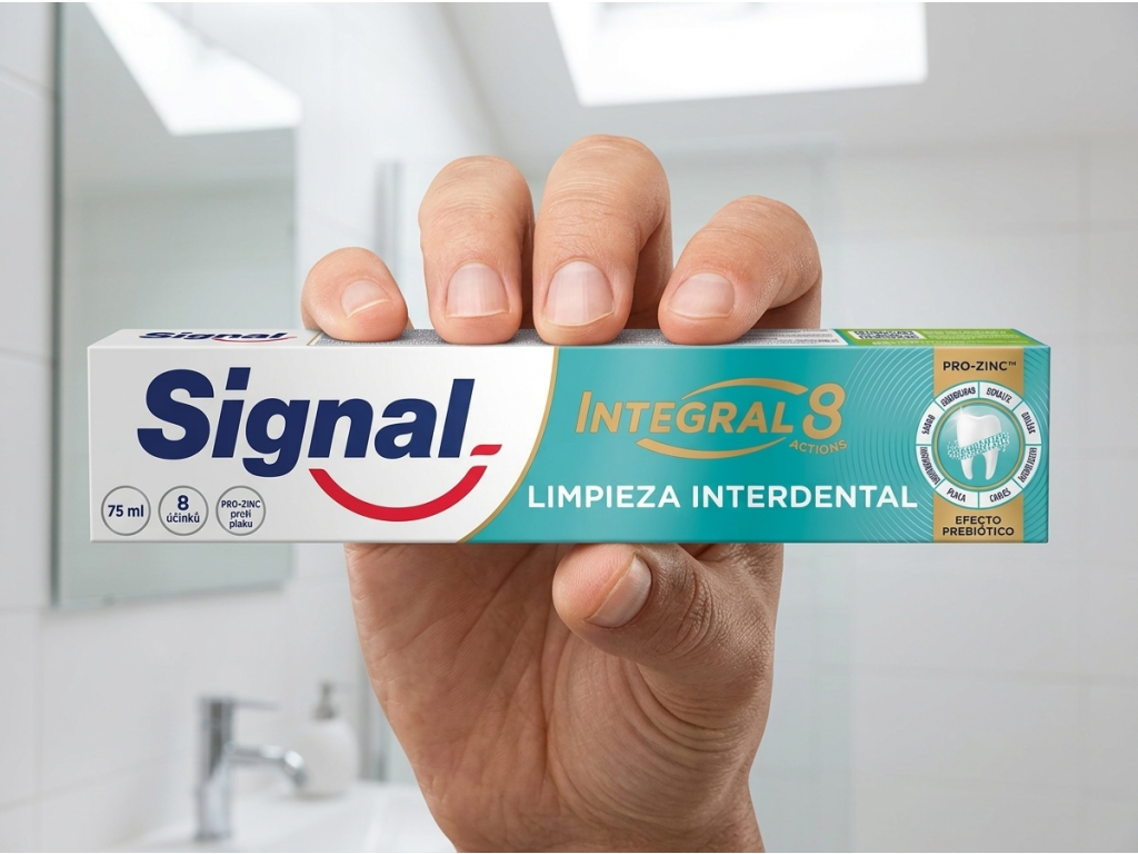 Signal Integral 8 Interdental Pro Zinc zubní pasta 75 ml - balení v ruce
