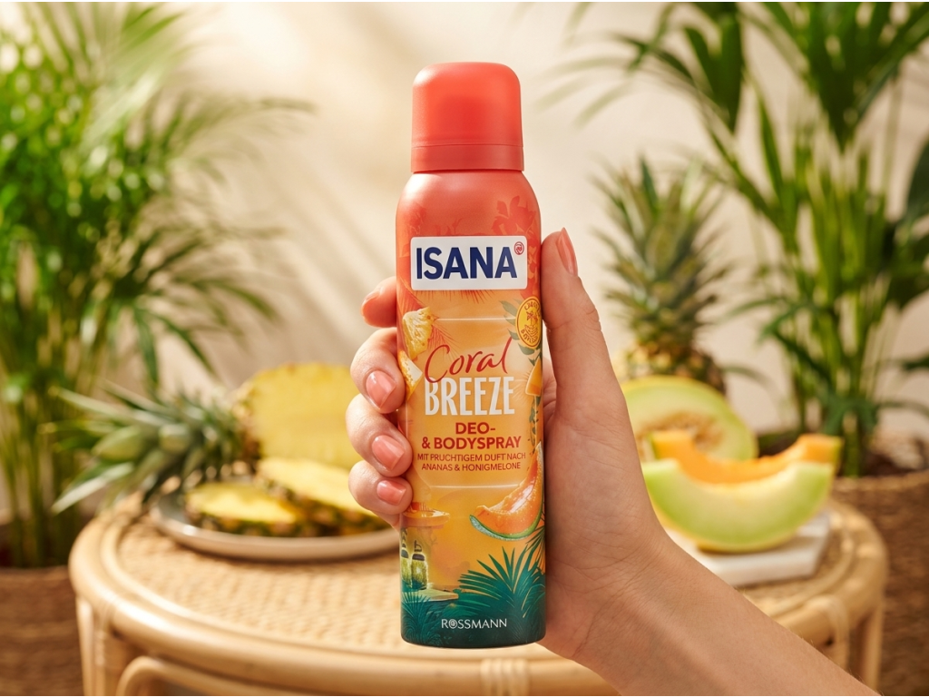 Isana Coral Breeze deodorant a tělový sprej 150 ml - v ruce