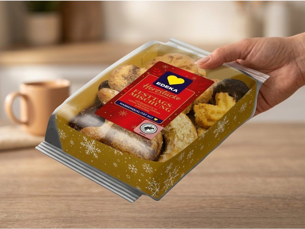 Edeka Herzstücke sváteční směs sušenek v ruce