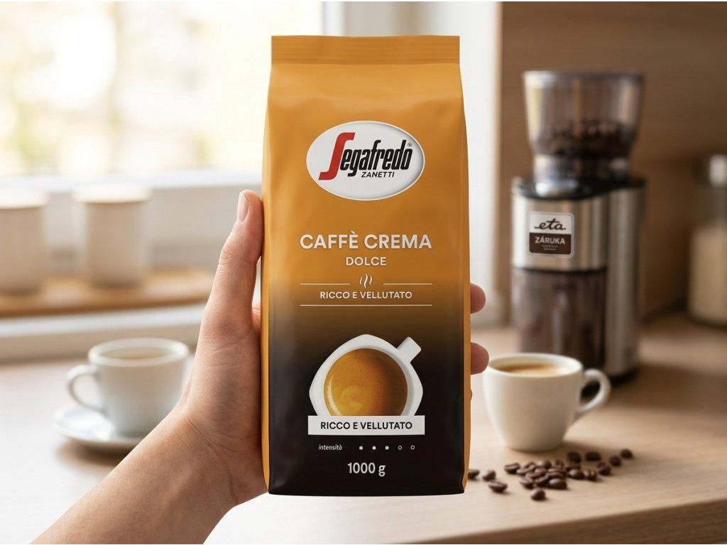 Balení Segafredo Caffè Crema Dolce v ruce