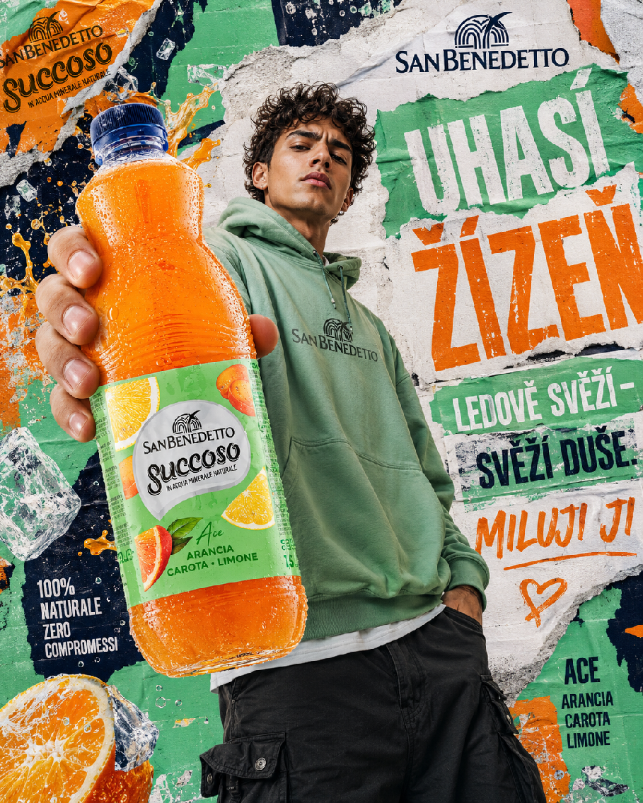 San Benedetto ovocný nápoj Succoso ACE pomeranč mrkev a citron 1,5 l – lifestyle poster
